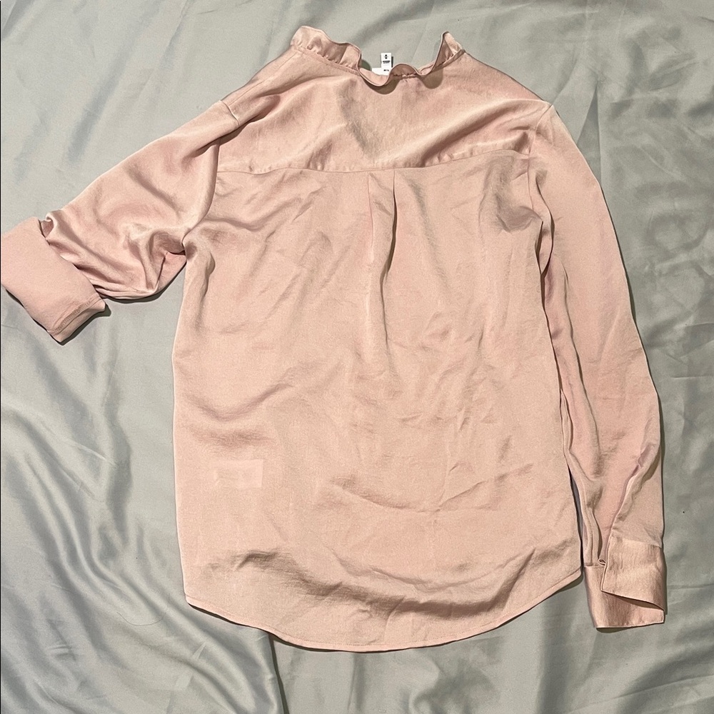Express Pretty Pink Blush Ruffle Button Blouse size Medium Slim Fit Long Sleeve - Picture 11 of 13